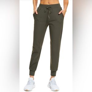 NWT LIBIN olive green women’s cargo joggers